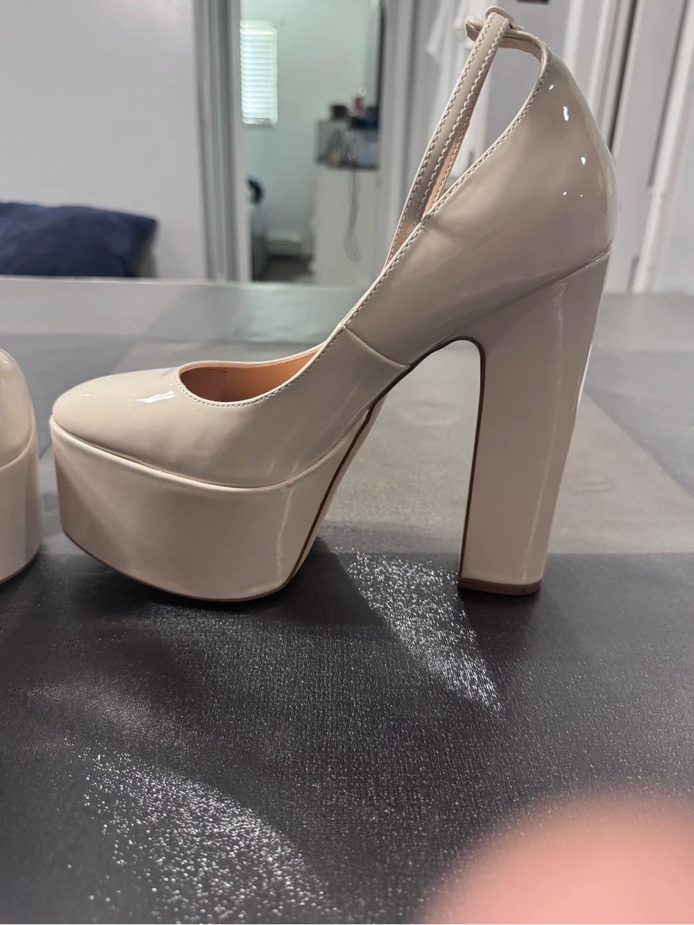 STEVE MADDEN Women's Skyrise Pumps